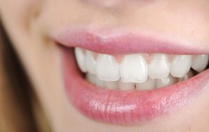 mujer con buena dentina