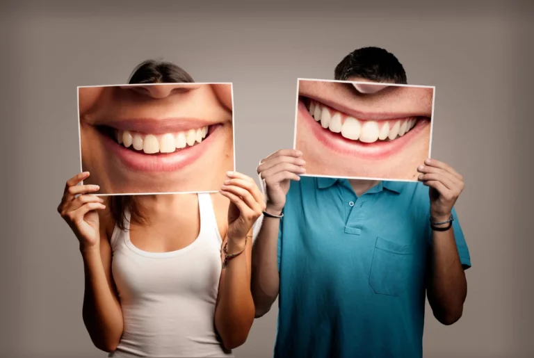 Comparación entre una carilla dental y una funda o corona
